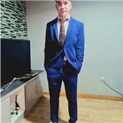 Atento y educado, preferiblemente a gente principiante o que esté empezando con el idioma